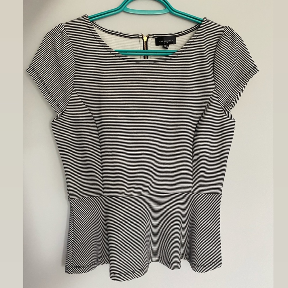 4/$25 The Limited Peplum Style Top